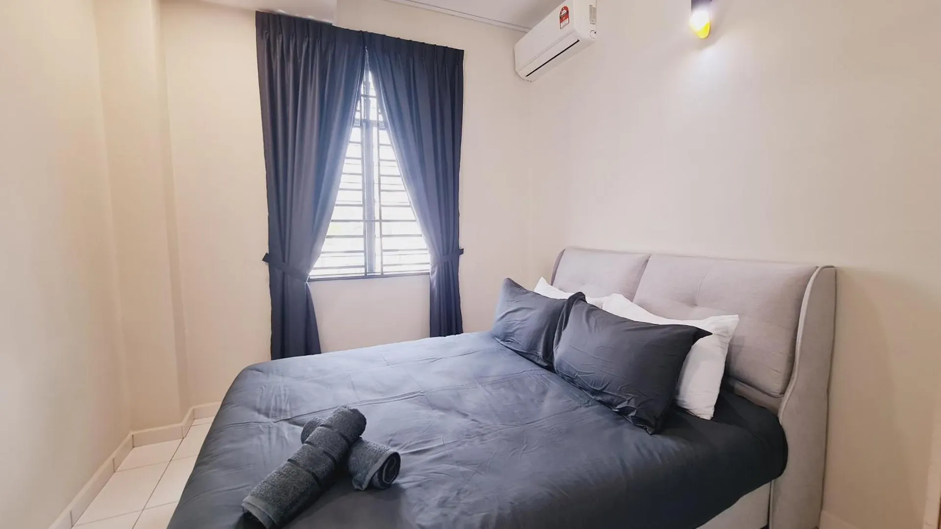 Holiday home Jmkt 549 Homestay 8-10Pax Mutiara Rini Johor Bahru Malaysia