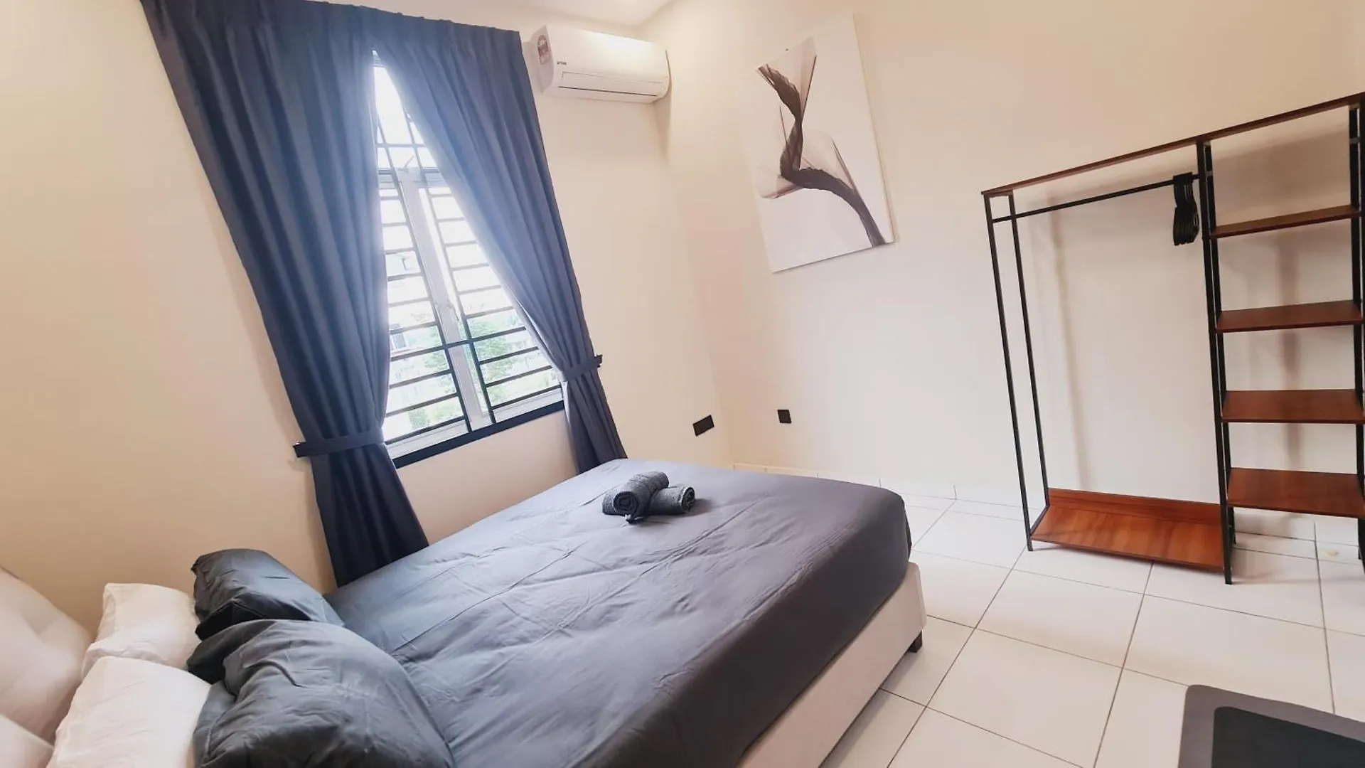 Jmkt 549 Homestay 8-10Pax Mutiara Rini Johor Bahru