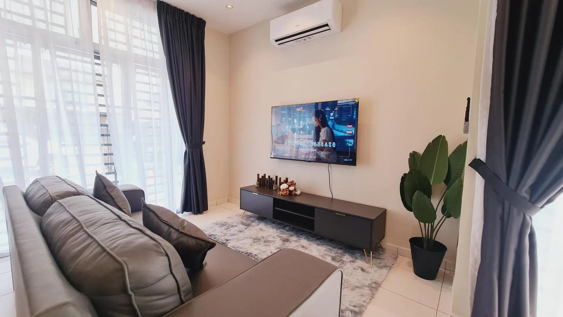 Holiday home Jmkt 549 Homestay 8-10Pax Mutiara Rini Johor Bahru