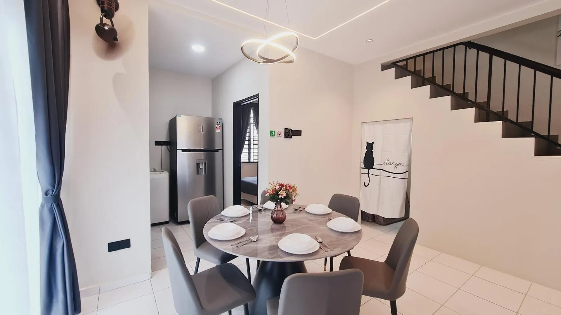 Jmkt 549 Homestay 8-10Pax Mutiara Rini Johor Bahru