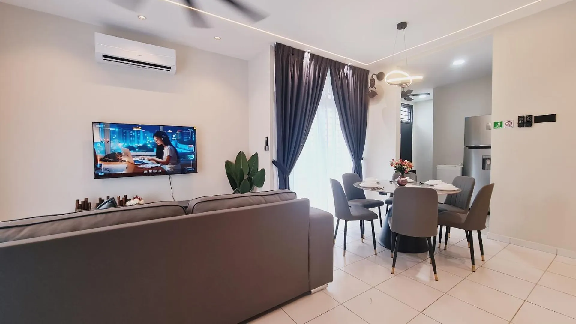 Holiday home Jmkt 549 Homestay 8-10Pax Mutiara Rini Johor Bahru