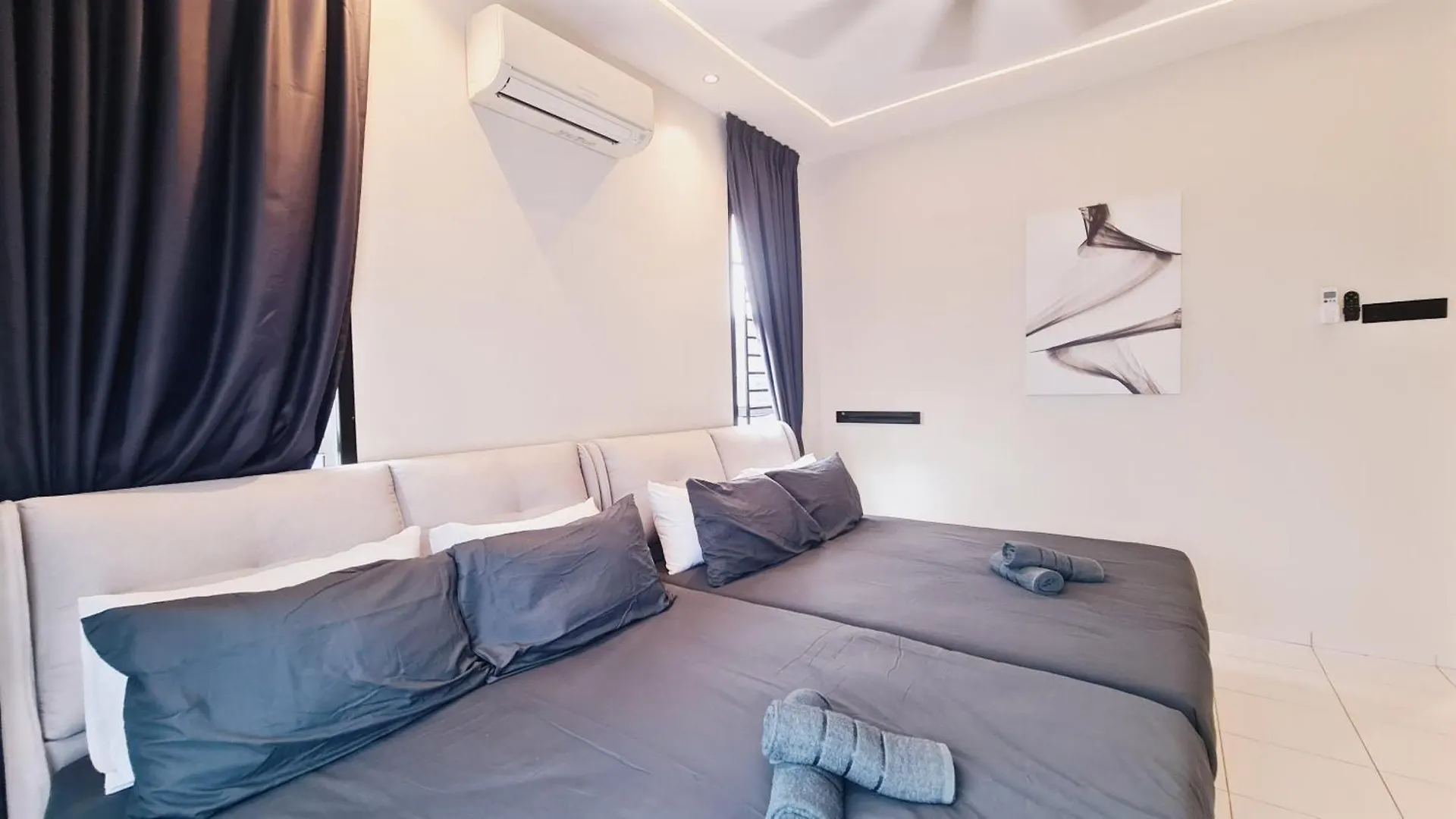 Jmkt 549 Homestay 8-10Pax Mutiara Rini Johor Bahru