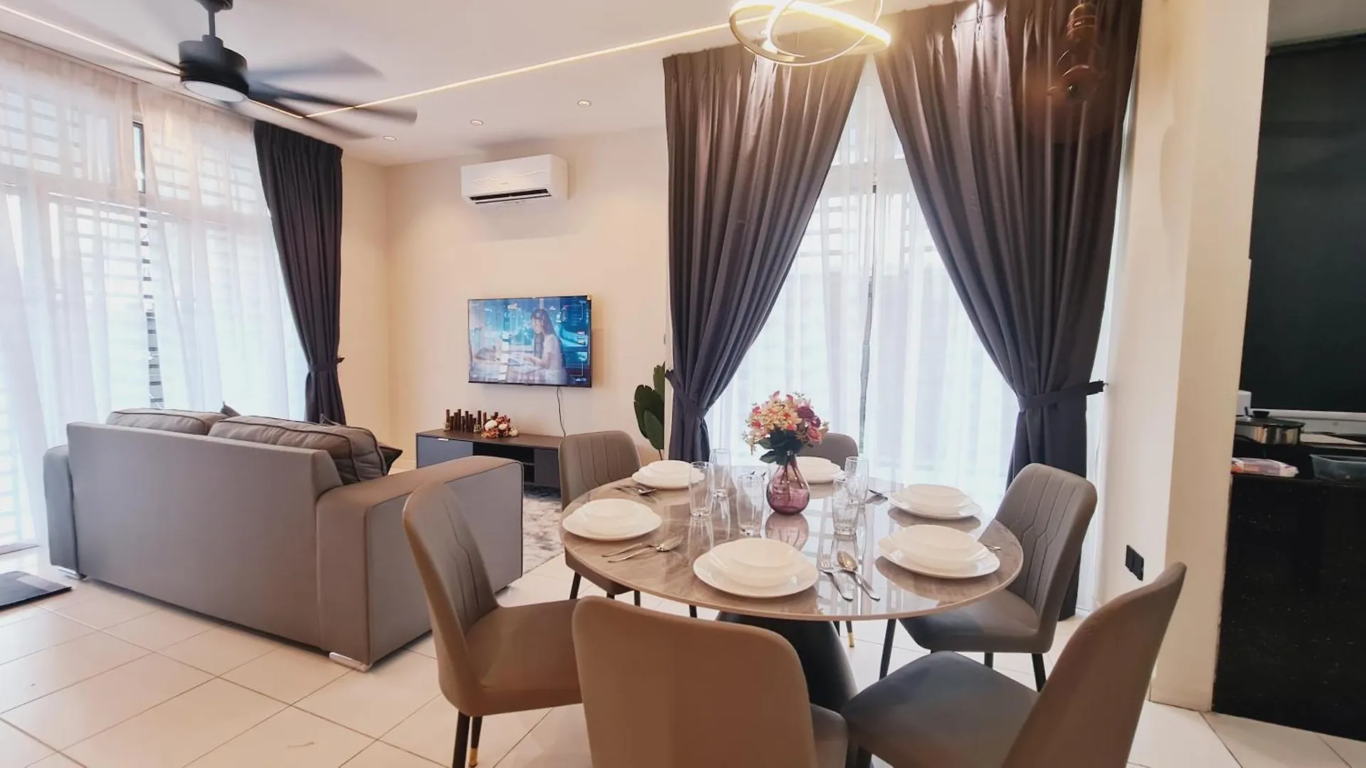 Holiday home Jmkt 549 Homestay 8-10Pax Mutiara Rini Johor Bahru